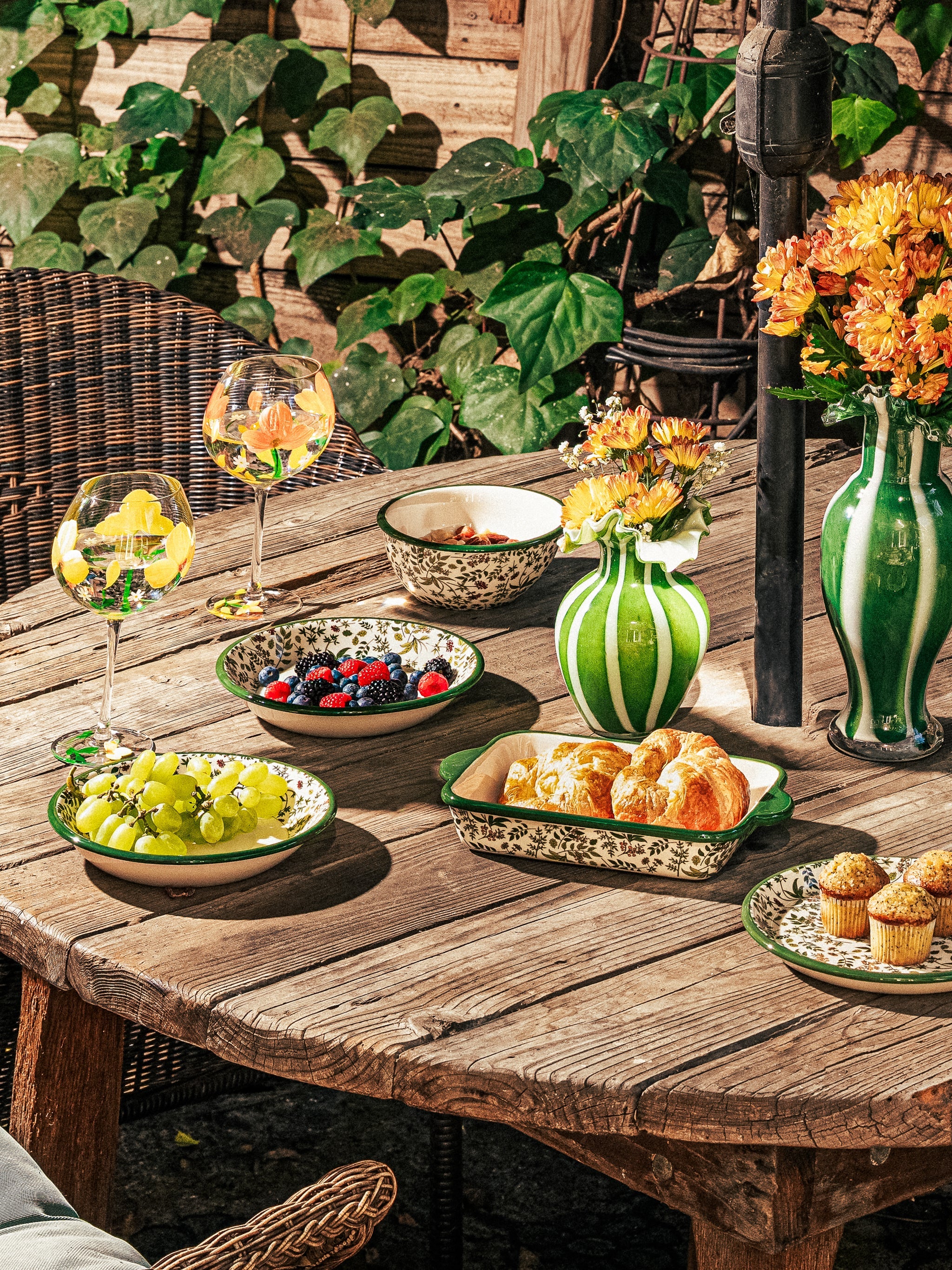 Botanical Bliss Wine Glass, Orange Splash