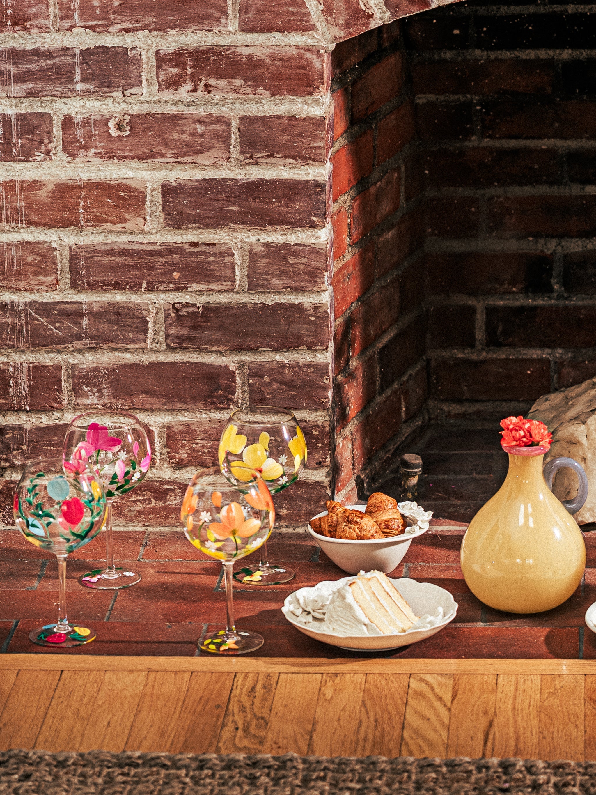 Botanical Bliss Wine Glass, Orange Splash
