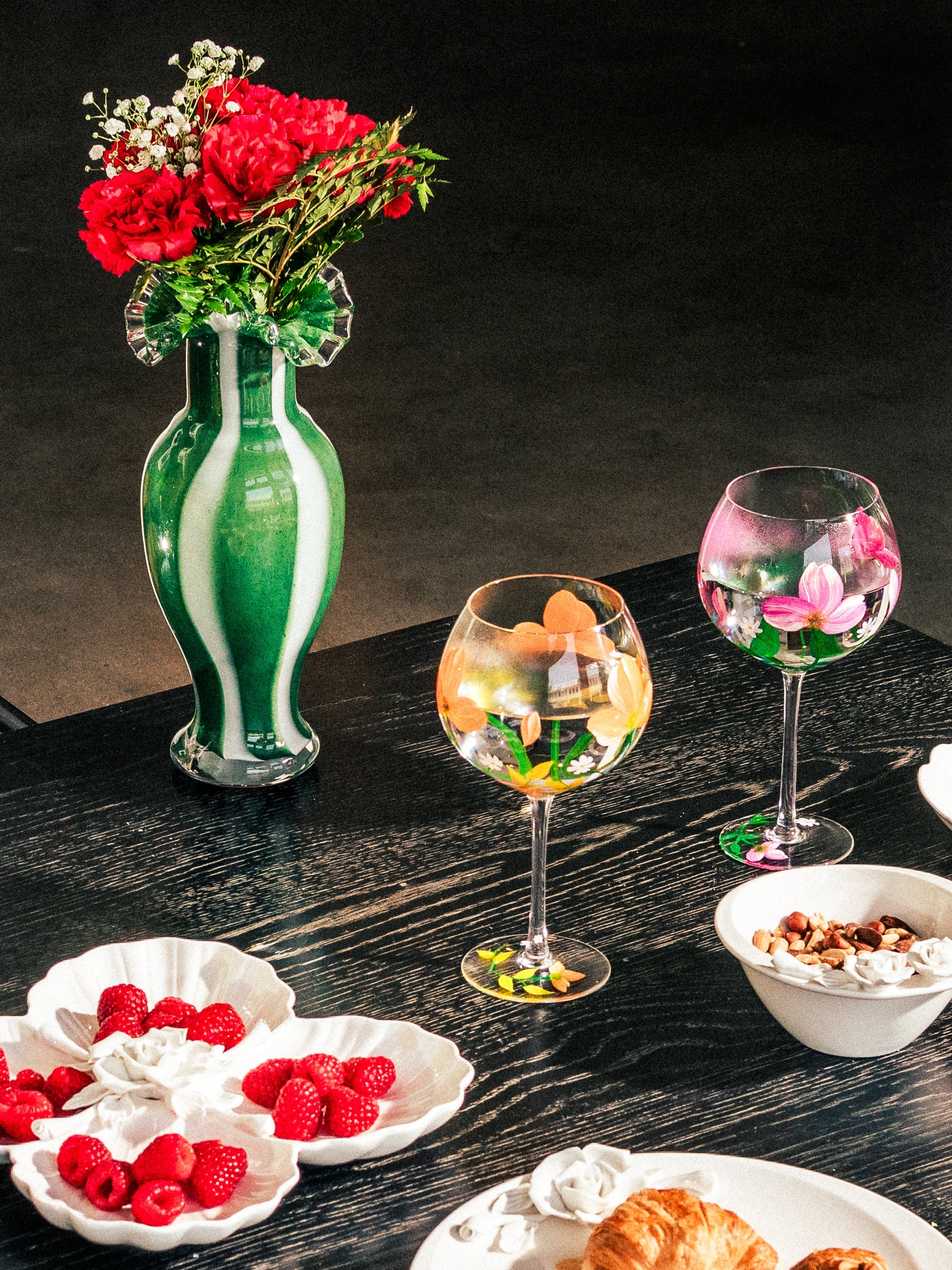 Botanical Bliss Wine Glass, Orange Splash