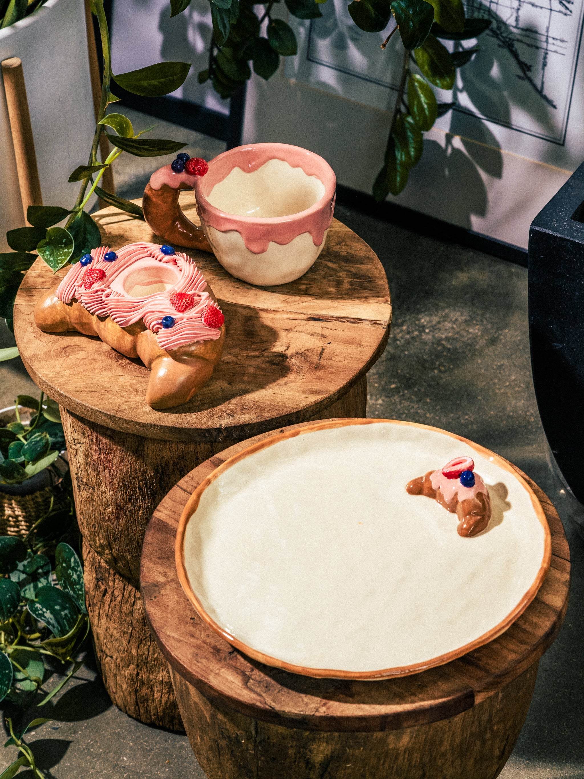 Croissant Delight Ceramic Set of 3, Strawberry